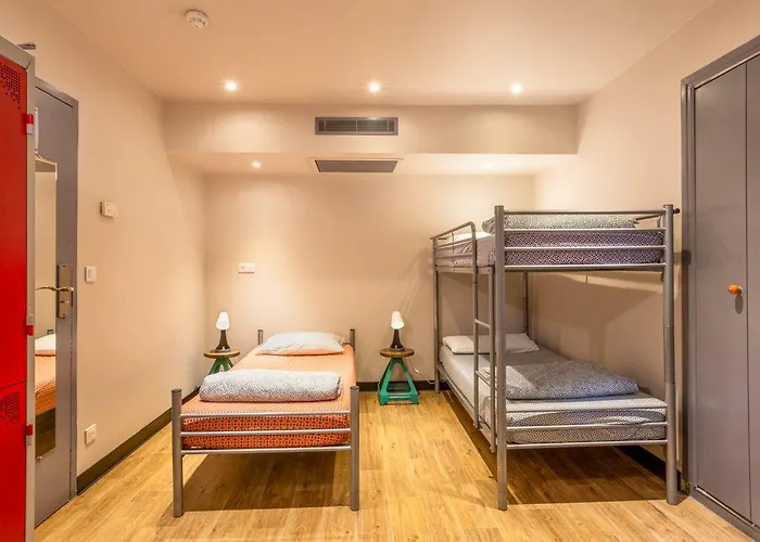 Saint Exupery Хостел Ницца