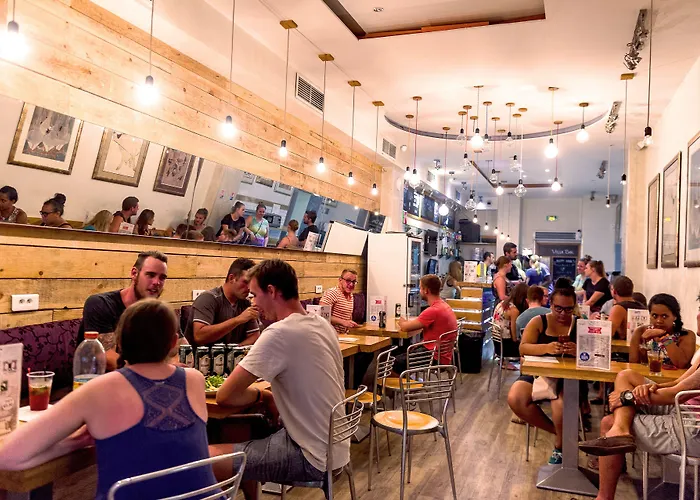 Saint Exupery Хостел Ницца