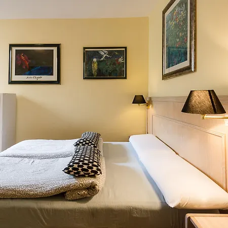 Saint Exupery Hostal *