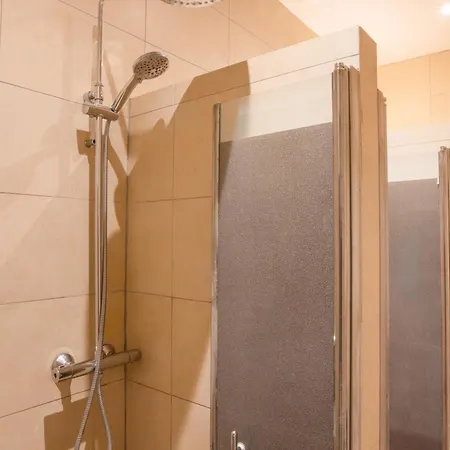 Saint Exupery Hostal Niza