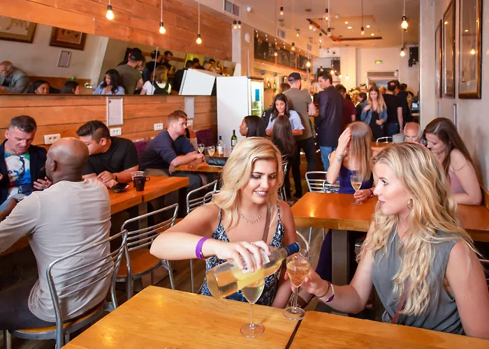 سانت اكزوبري بيتش هوستال * نيس