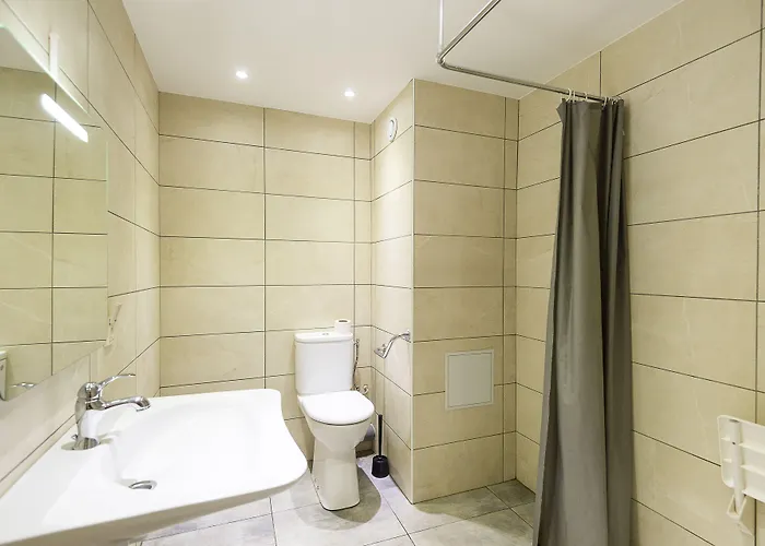 سانت اكزوبري بيتش هوستال * نيس