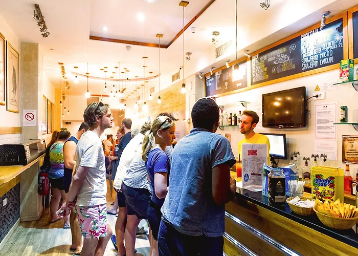 بيت شباب سانت اكزوبري بيتش هوستال *