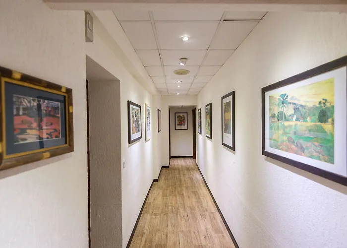 بيت شباب سانت اكزوبري بيتش هوستال نيس