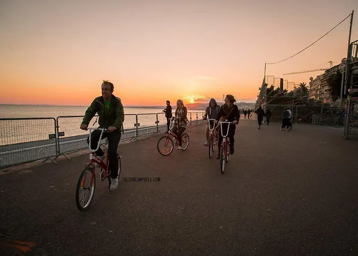 بيت شباب سانت اكزوبري بيتش هوستال نيس