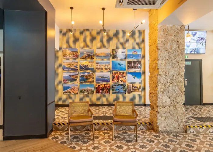 سانت اكزوبري بيتش هوستال نيس