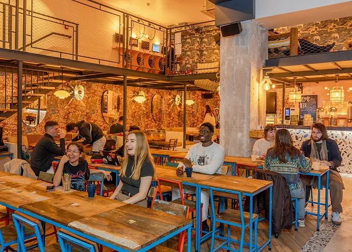 سانت اكزوبري بيتش هوستال بيت شباب نيس