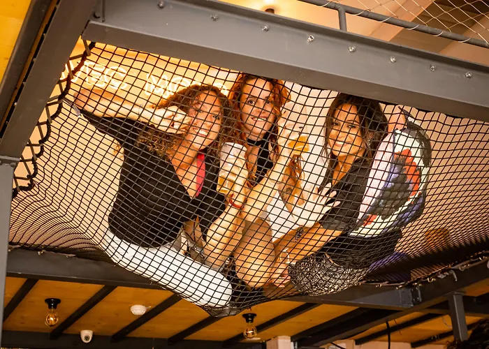 بيت شباب سانت اكزوبري بيتش هوستال نيس