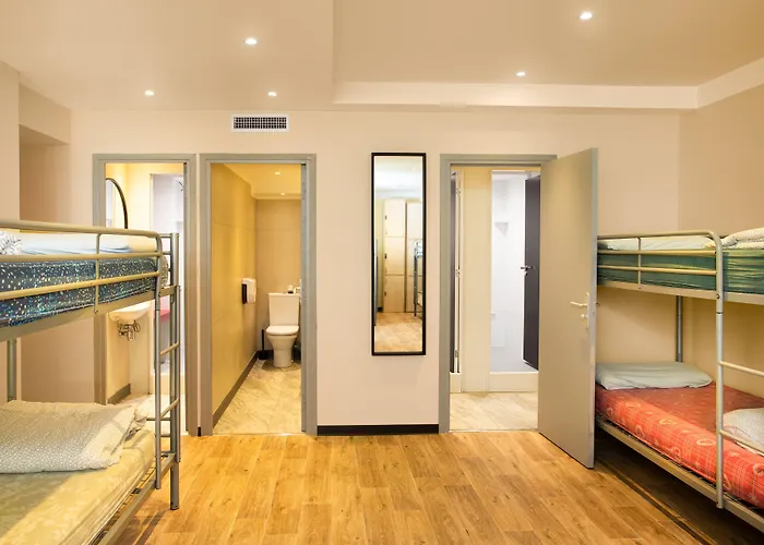 سانت اكزوبري بيتش هوستال نيس