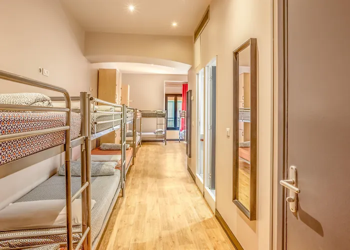 بيت شباب سانت اكزوبري بيتش هوستال *