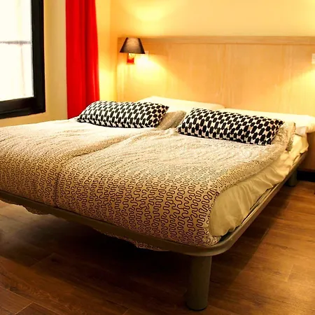 Auberge de jeunesse Saint Exupery *